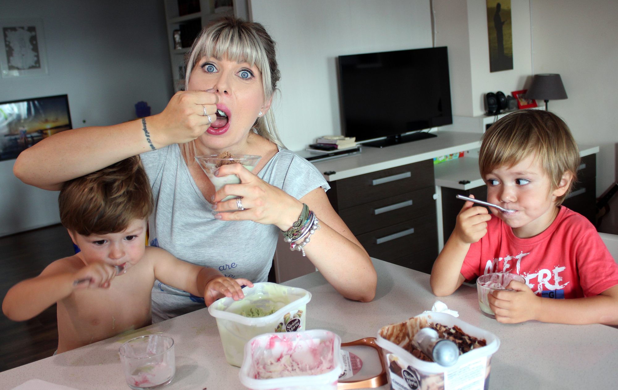 familie copii mananca inghetata gelato siviero maria