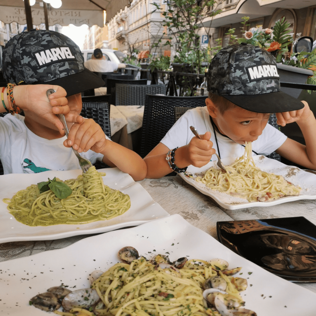 cu copiii la roma paste restaurant